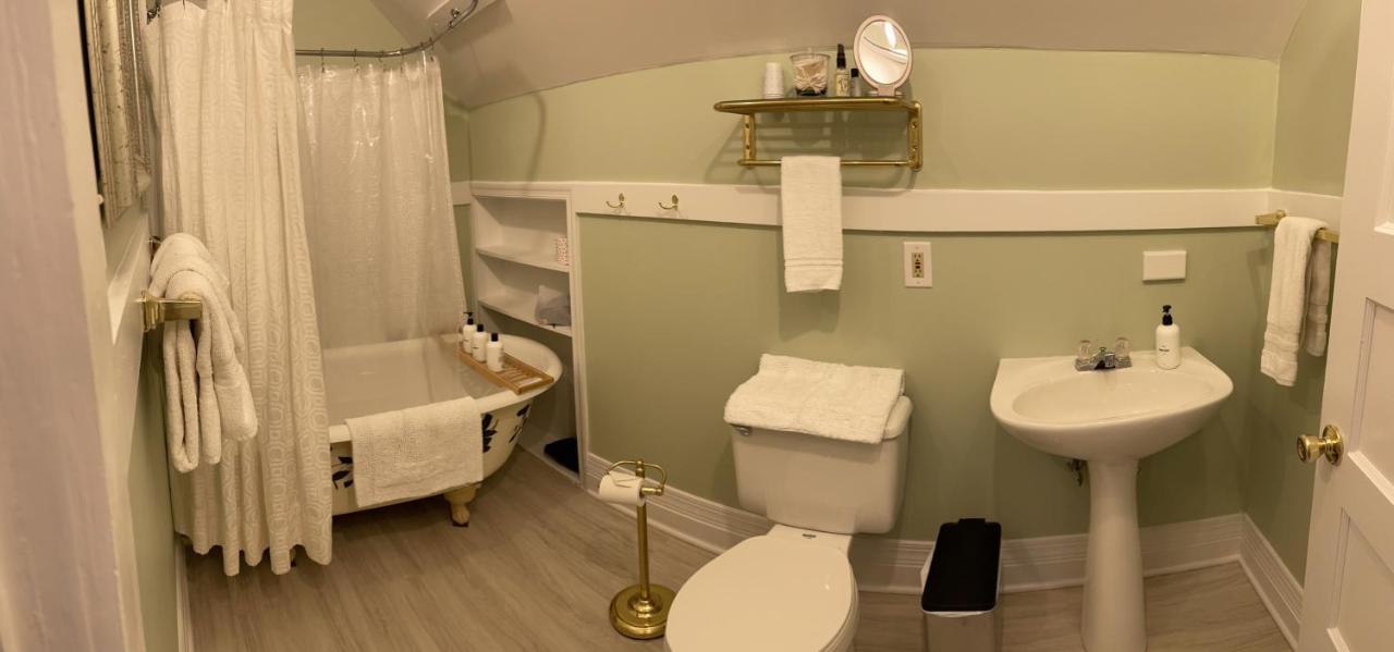 The Grey Swan Inn Llc Blackstone Экстерьер фото