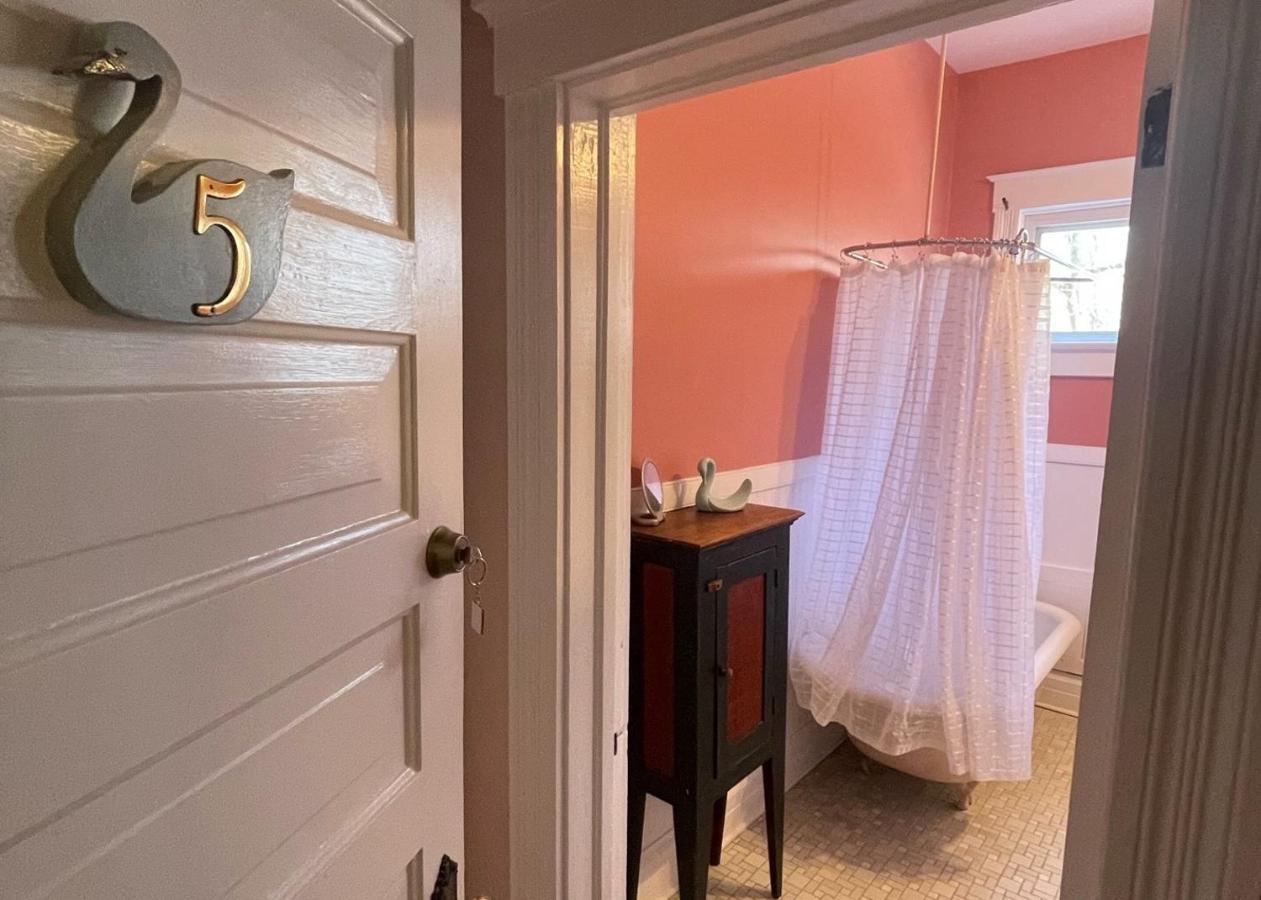 The Grey Swan Inn Llc Blackstone Экстерьер фото