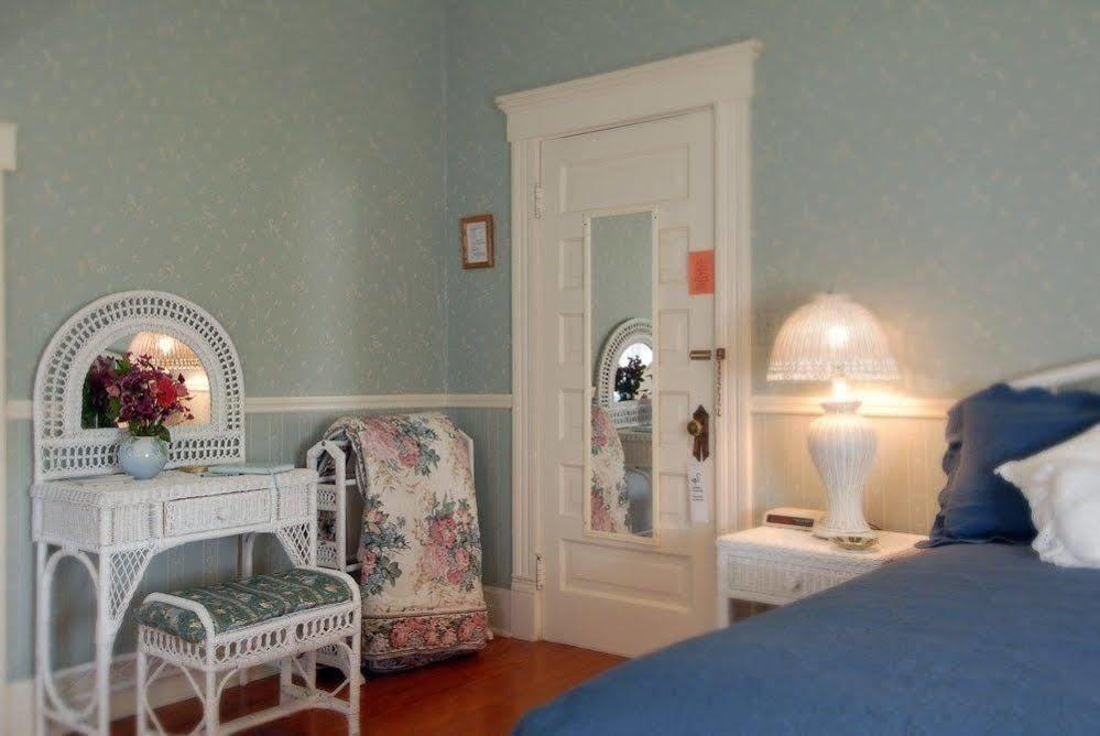 The Grey Swan Inn Llc Blackstone Экстерьер фото
